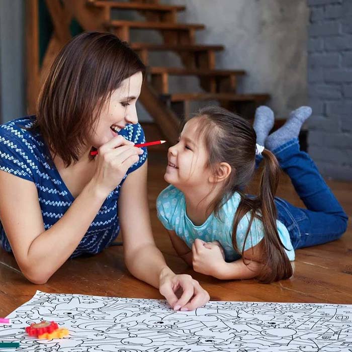 This innovative and creative colouring book, which is self-adhesive, is a real hit among parents and children!