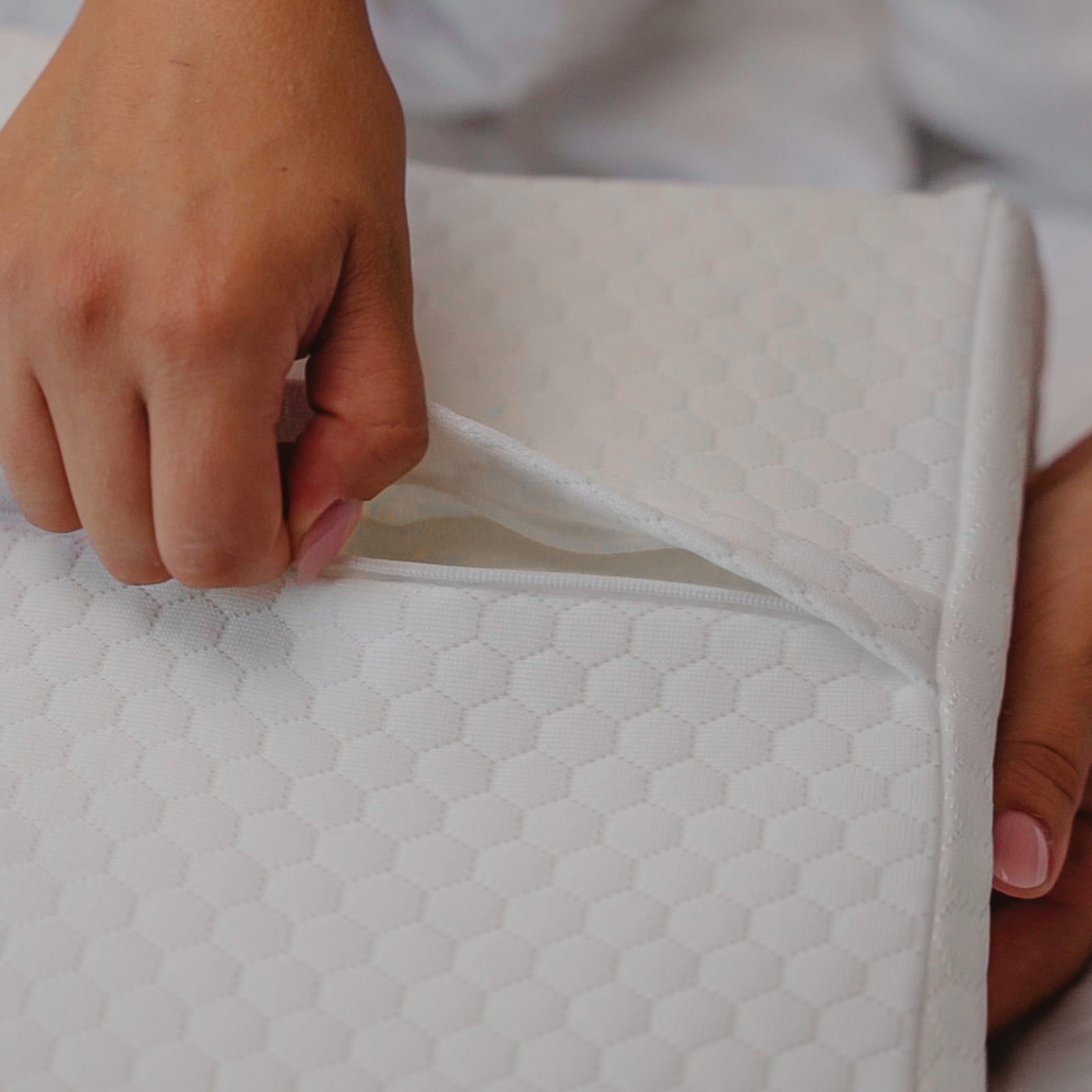 It helps to reduce neck and shoulder discomfort and helps you get a restful night's sleep.