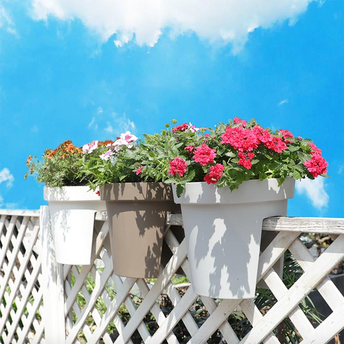 Balcony pots can be used in a variety of building styles, both in shape and colour.