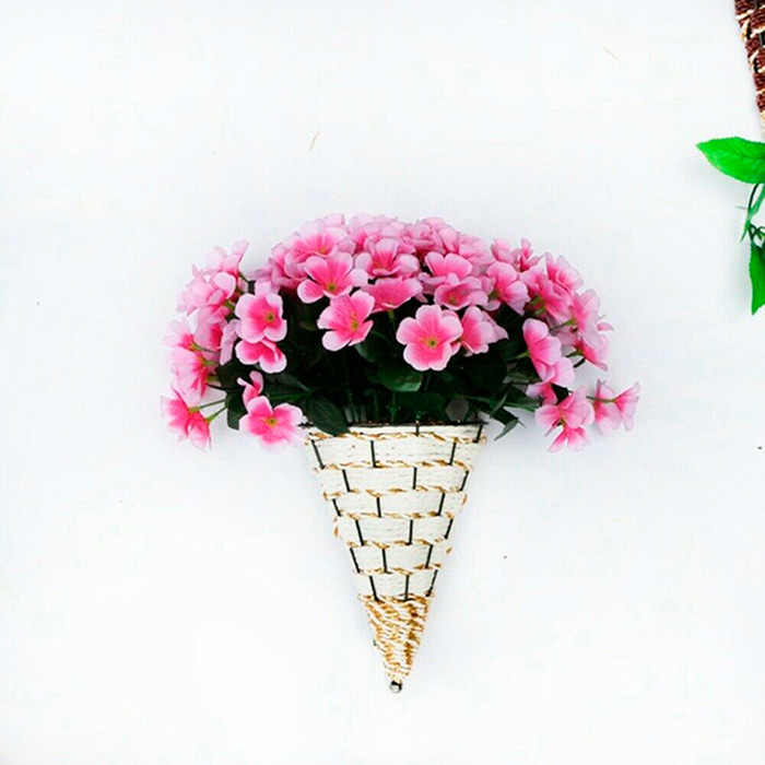 The perfect wall basket in the shape of a vase is the perfect choice for different types of artificial or natural flowers!