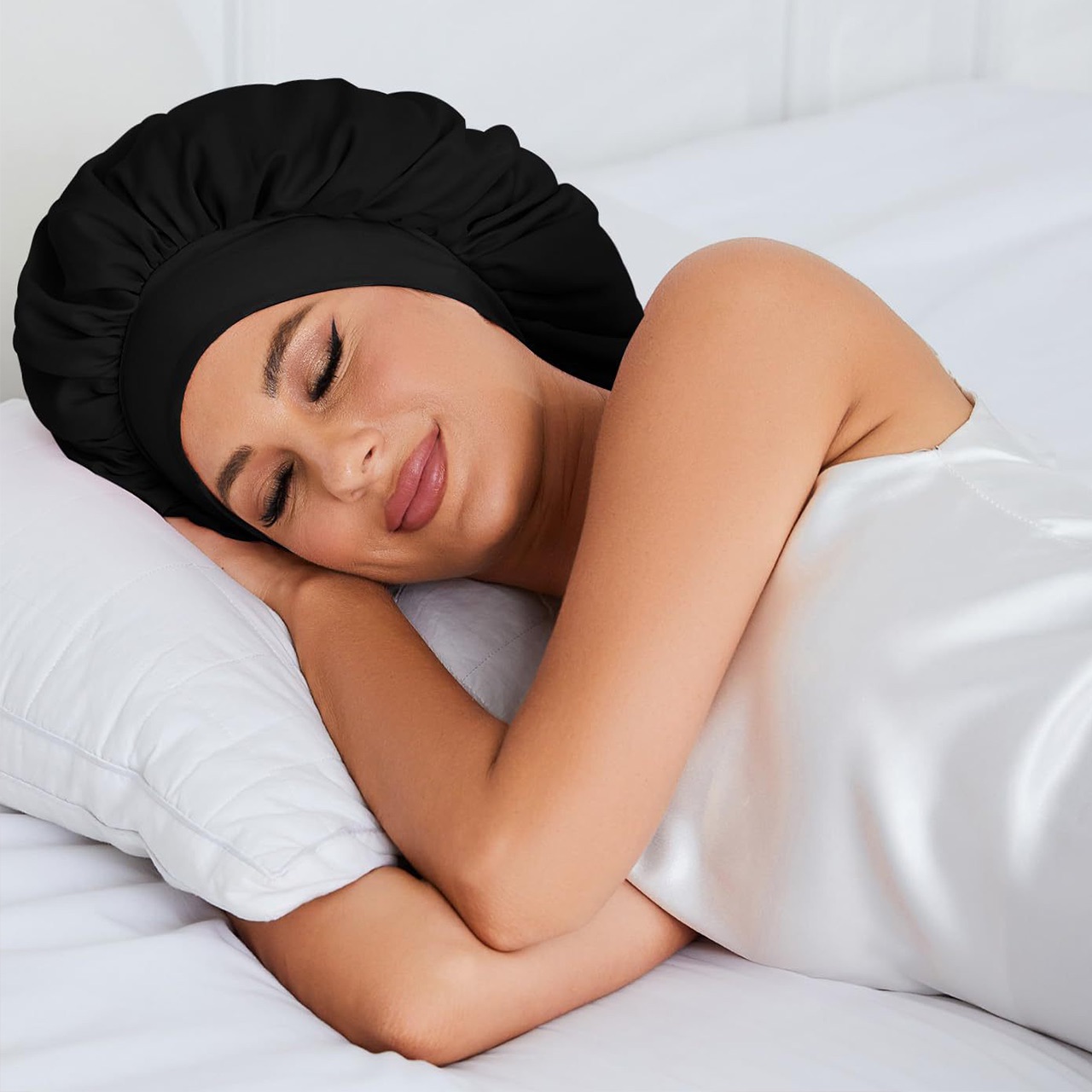 Airy and hair-friendly satin prevents hair rubbing while you sleep.