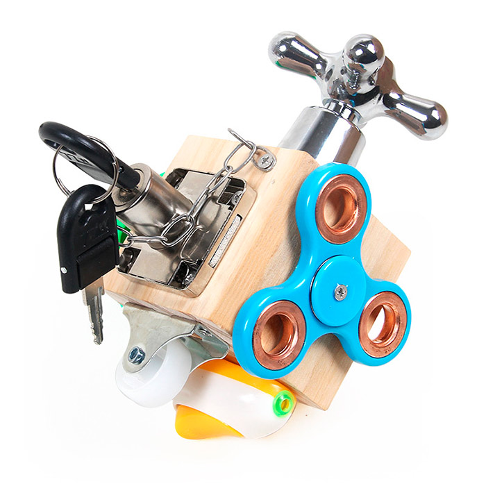 BusyCube, a 7-in-1 didactic toy that stimulates all areas of a child's development