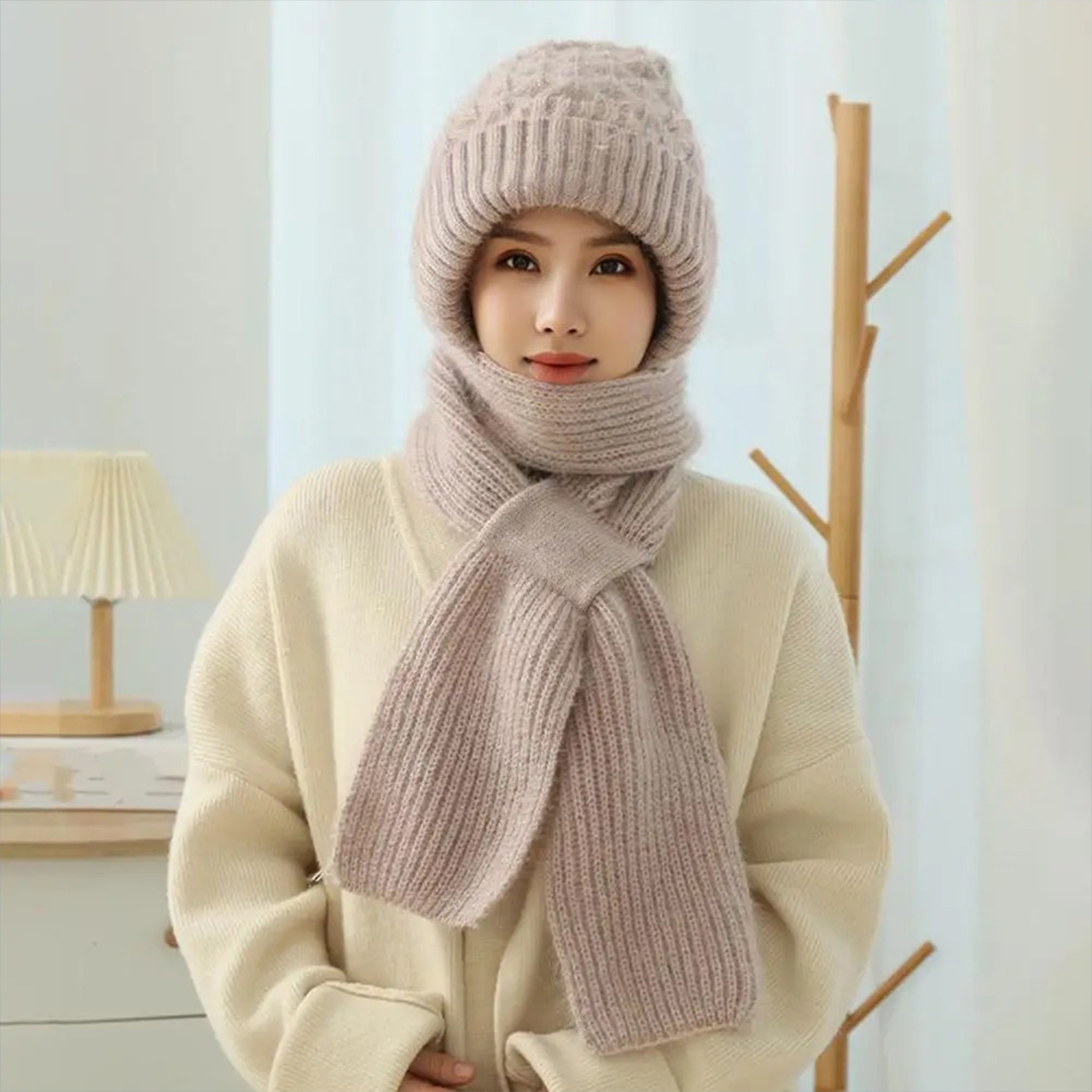CapScarf, women's winter cap with sewn-on scarf