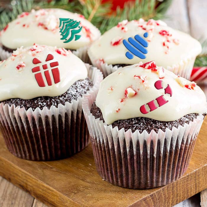 Easy to use - fill the bag with filling, place any design and start decorating desserts!