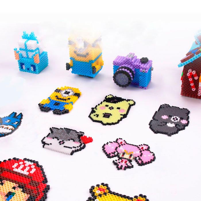 This rich creative set contains 10,000 beads in 36 different colours!