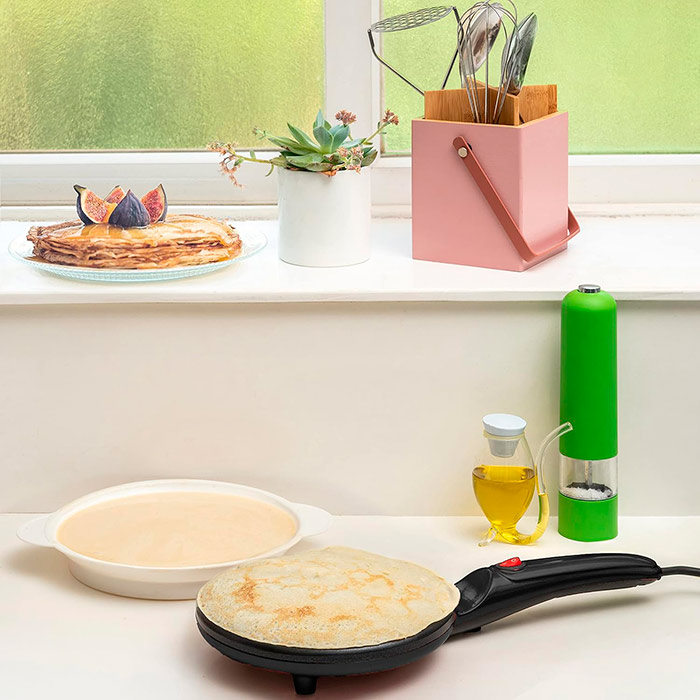 Even heat distribution throughout the pan.