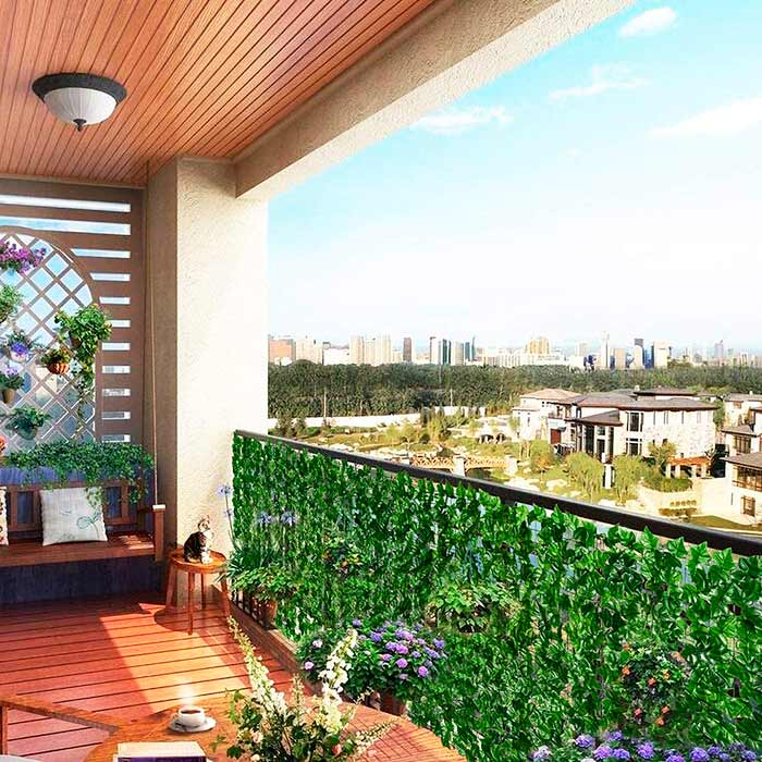 The artificial greenery panel gives you complete privacy in your garden, balcony or terrace!