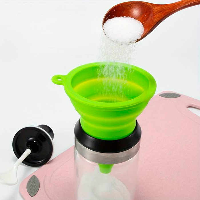 The foldable design allows practical storage in any kitchen!
