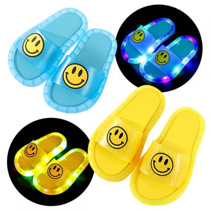 Kids' LED light-up slippers - Image 2