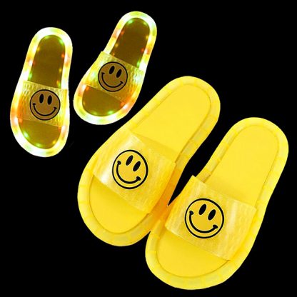 Kids' LED light-up slippers - Image 4