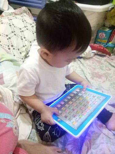LearningTablet, an interactive toy for learning numbers, letters and words in English