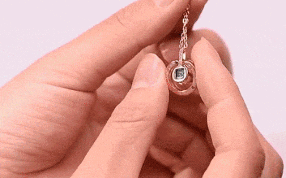 LoveStar necklace that says "I love you" in 100 languages - Image 2