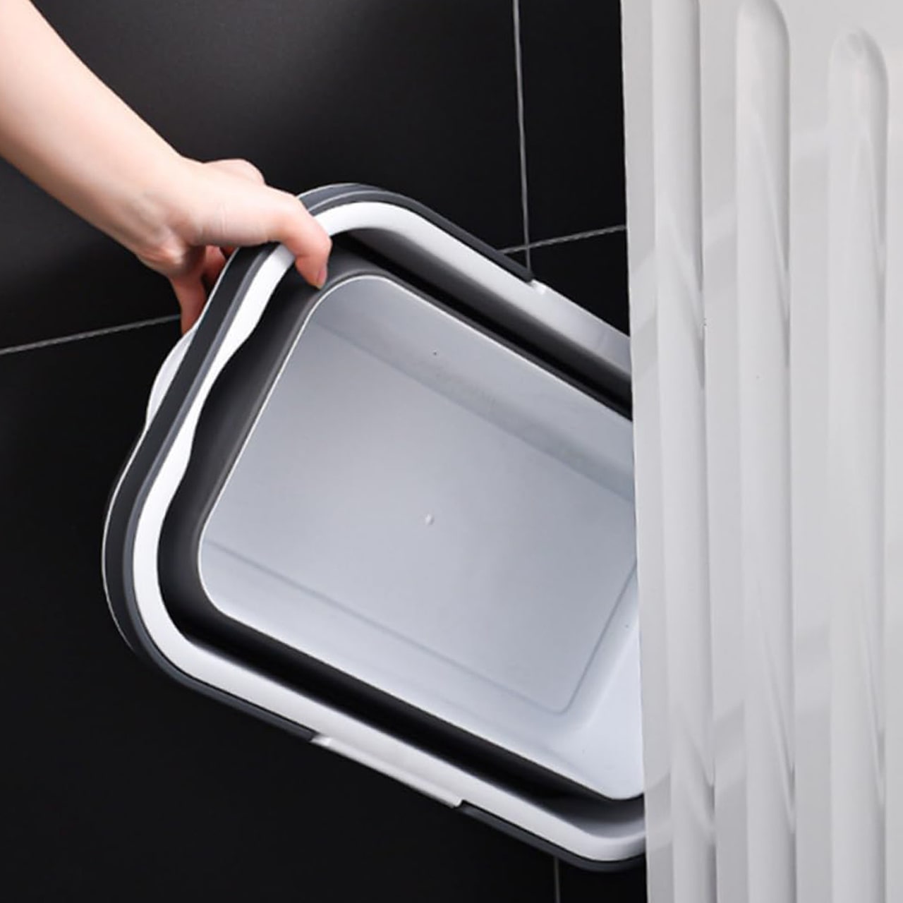Pail, foldable bucket for easy cleaning