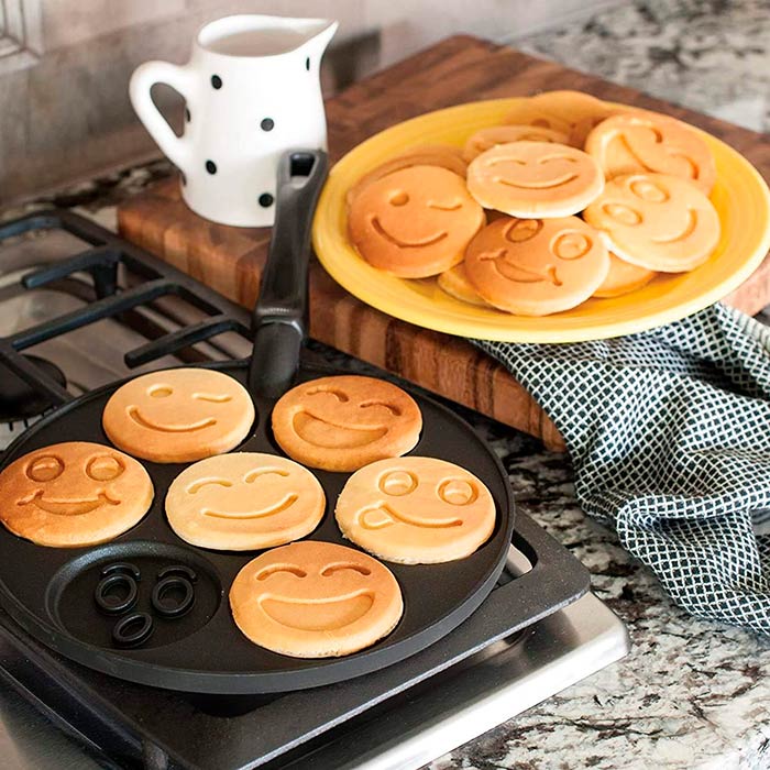 No sticking for easy removal of pancakes.