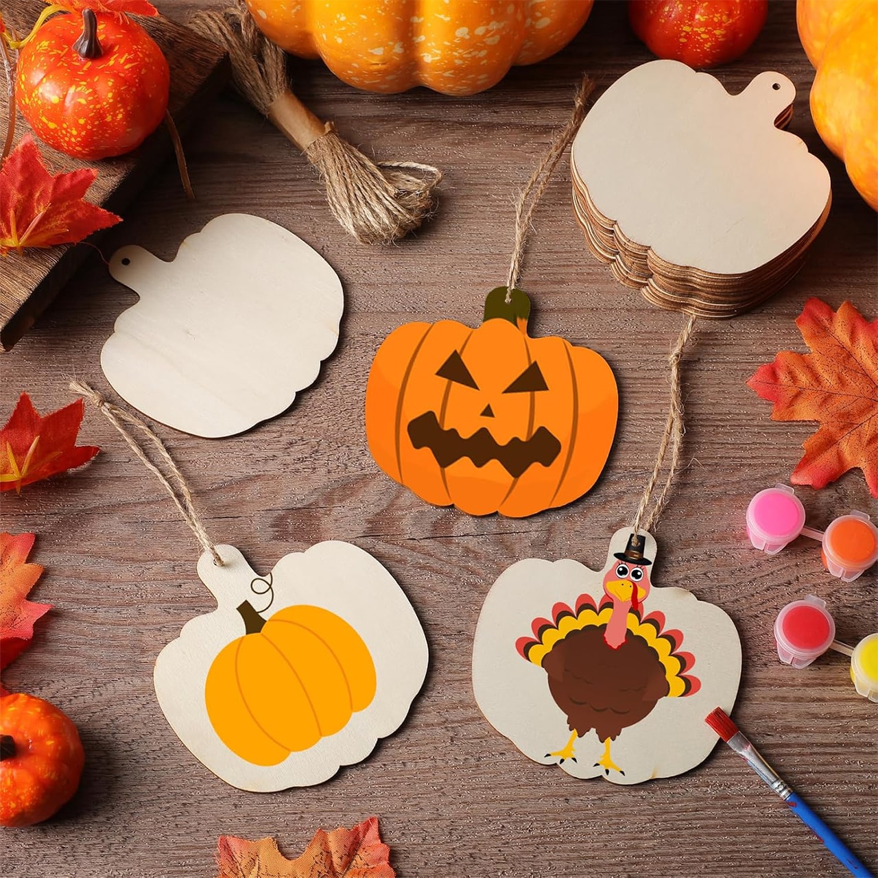 You can draw on the wooden pumpkin-shaped tiles yourself and create uniquely painted products.