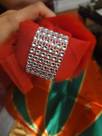 RedBow, the festive bow to put on your door - Image 9