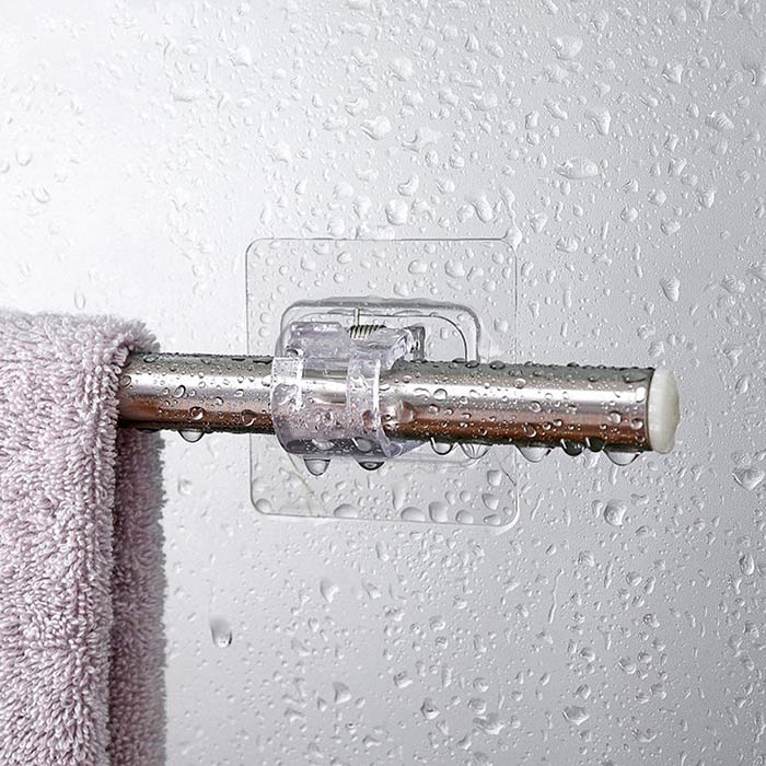 The hanging hooks have a strong self-adhesive design!