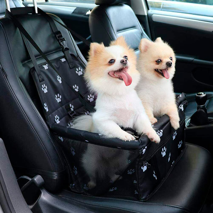 The dog seat is made of durable and waterproof material, so it doesn't get wet!