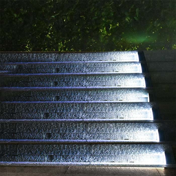 During the day, it is charged by solar energy for 4-5 hours, and at night it is lit for 8-10 hours!