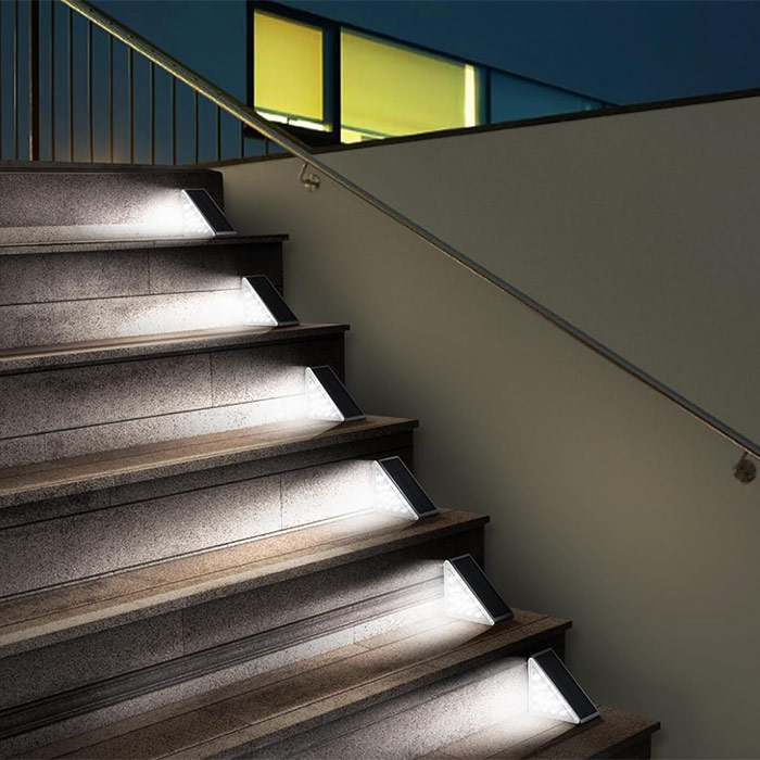The lamp emits a warm white light and perfectly illuminates various surfaces such as stairs, terrace, path, garden, balcony, etc.
