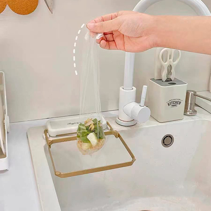 You can also use the mesh holder to wash different foods such as peeled potatoes, lettuce, fruit, etc.